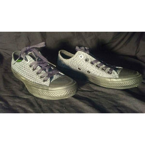 Womens converse NEW size 6 1/2